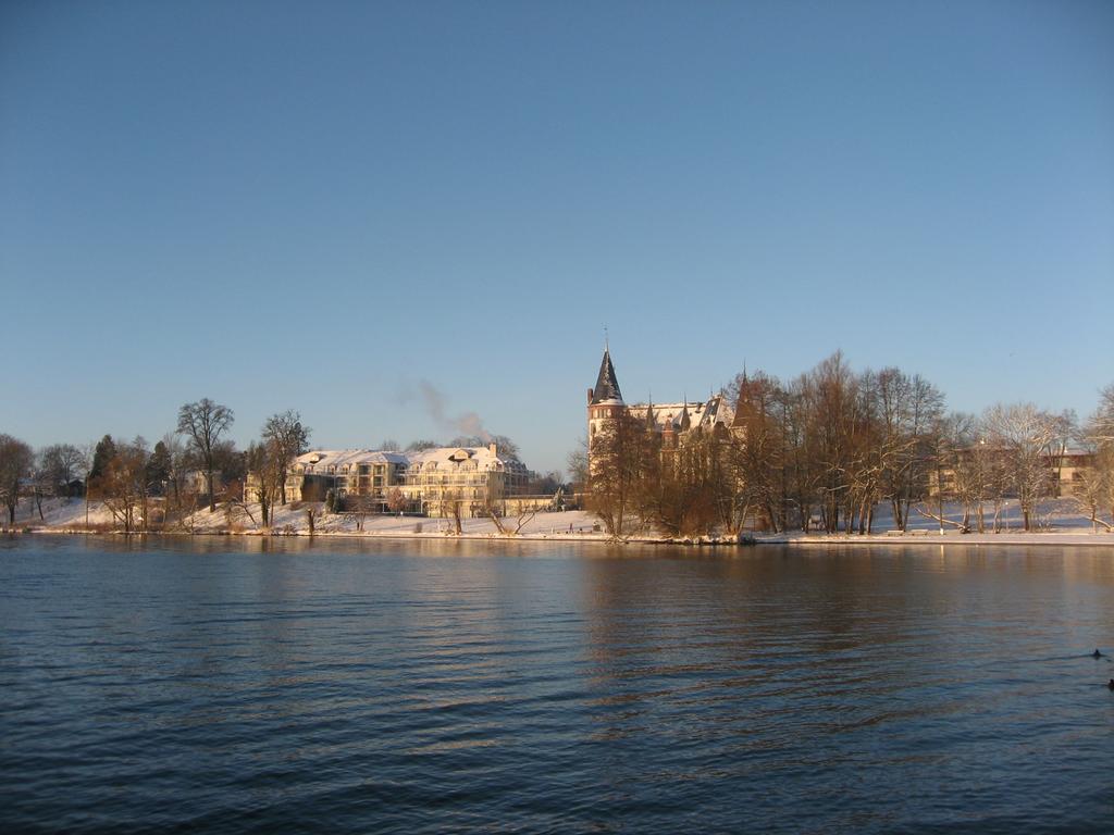 Seehotel Schloss Клинк Экстерьер фото