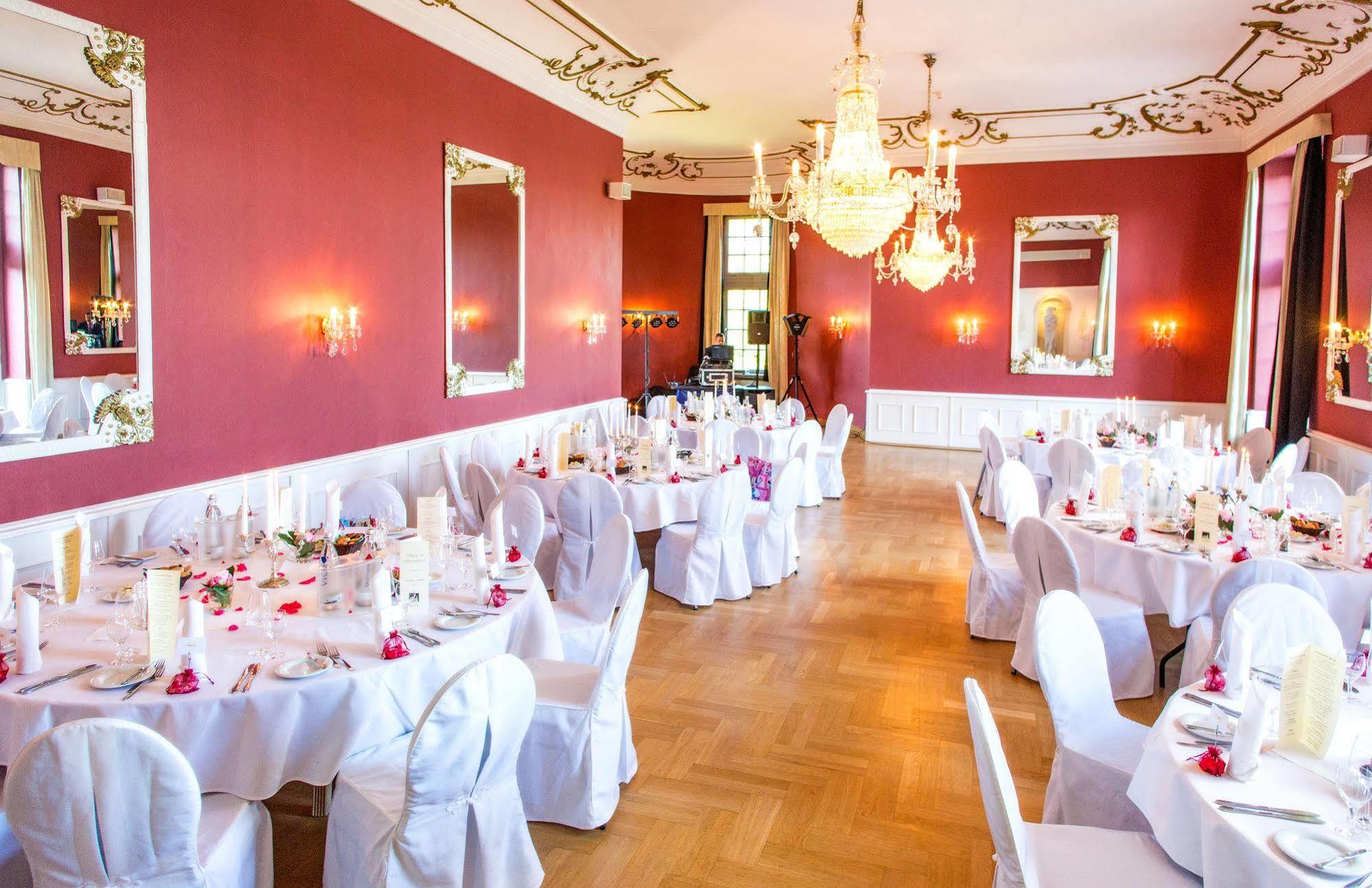 Seehotel Schloss Клинк Экстерьер фото