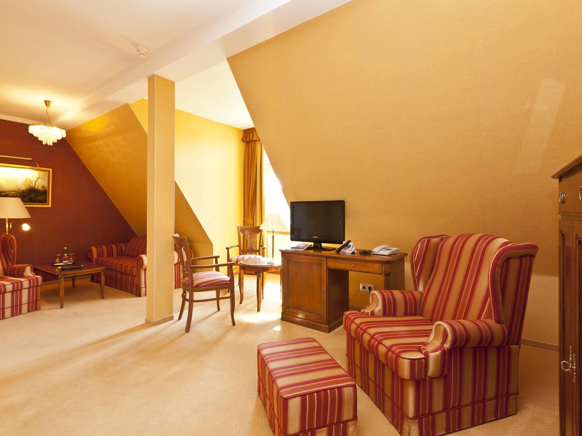 Seehotel Schloss Клинк Экстерьер фото