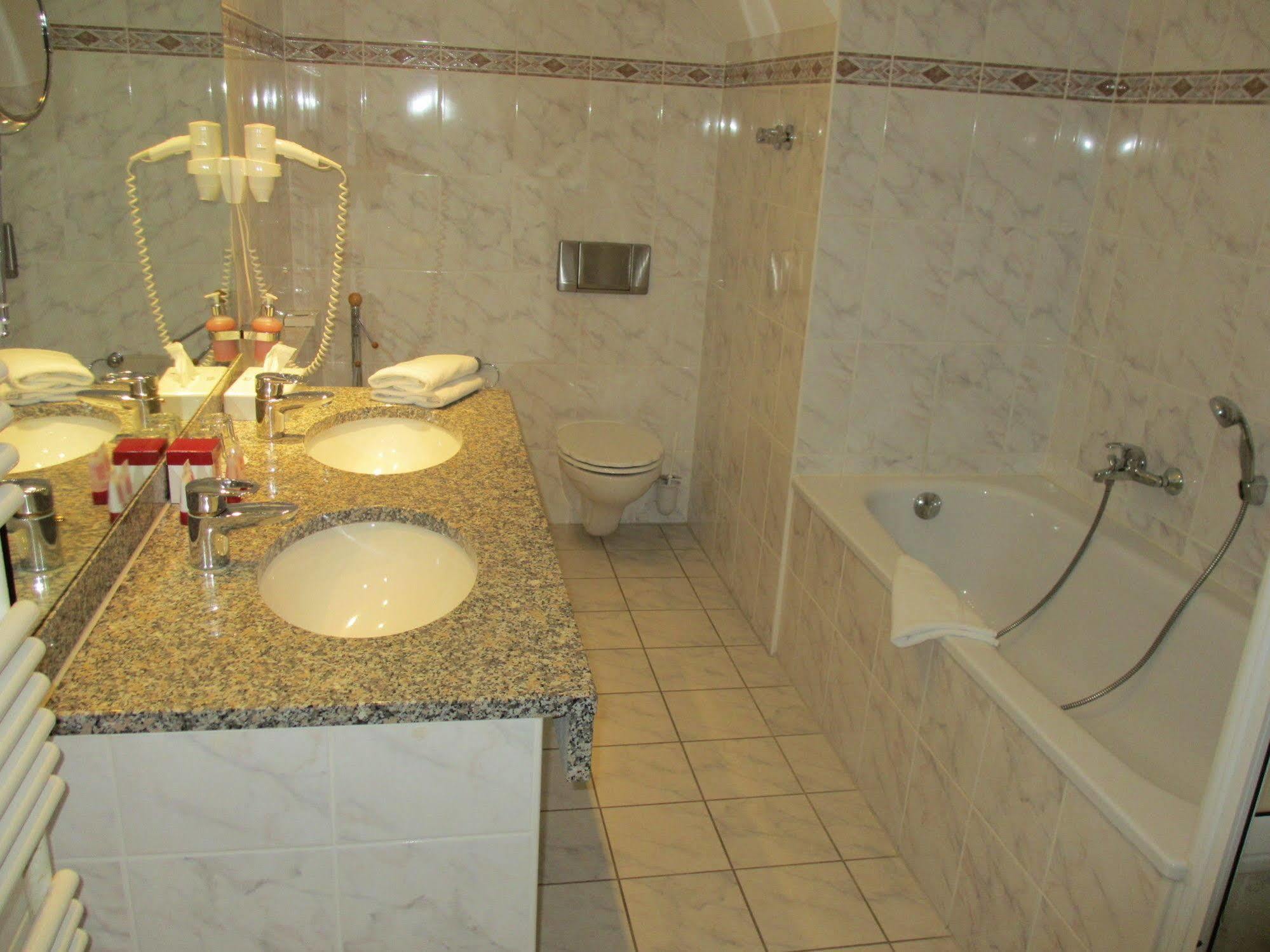 Seehotel Schloss Клинк Экстерьер фото