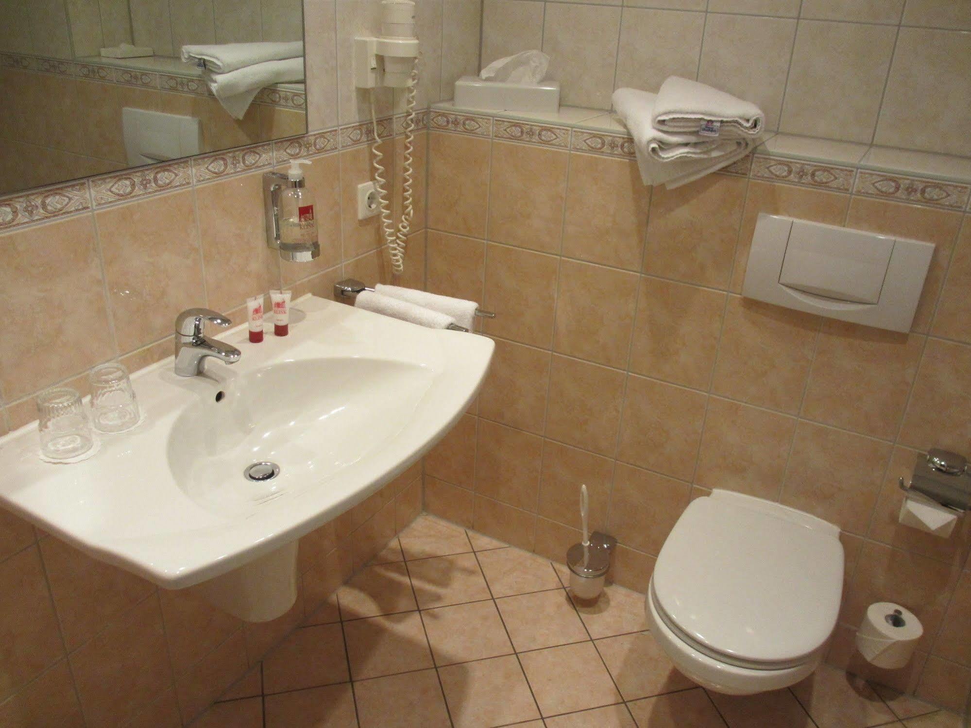 Seehotel Schloss Клинк Экстерьер фото
